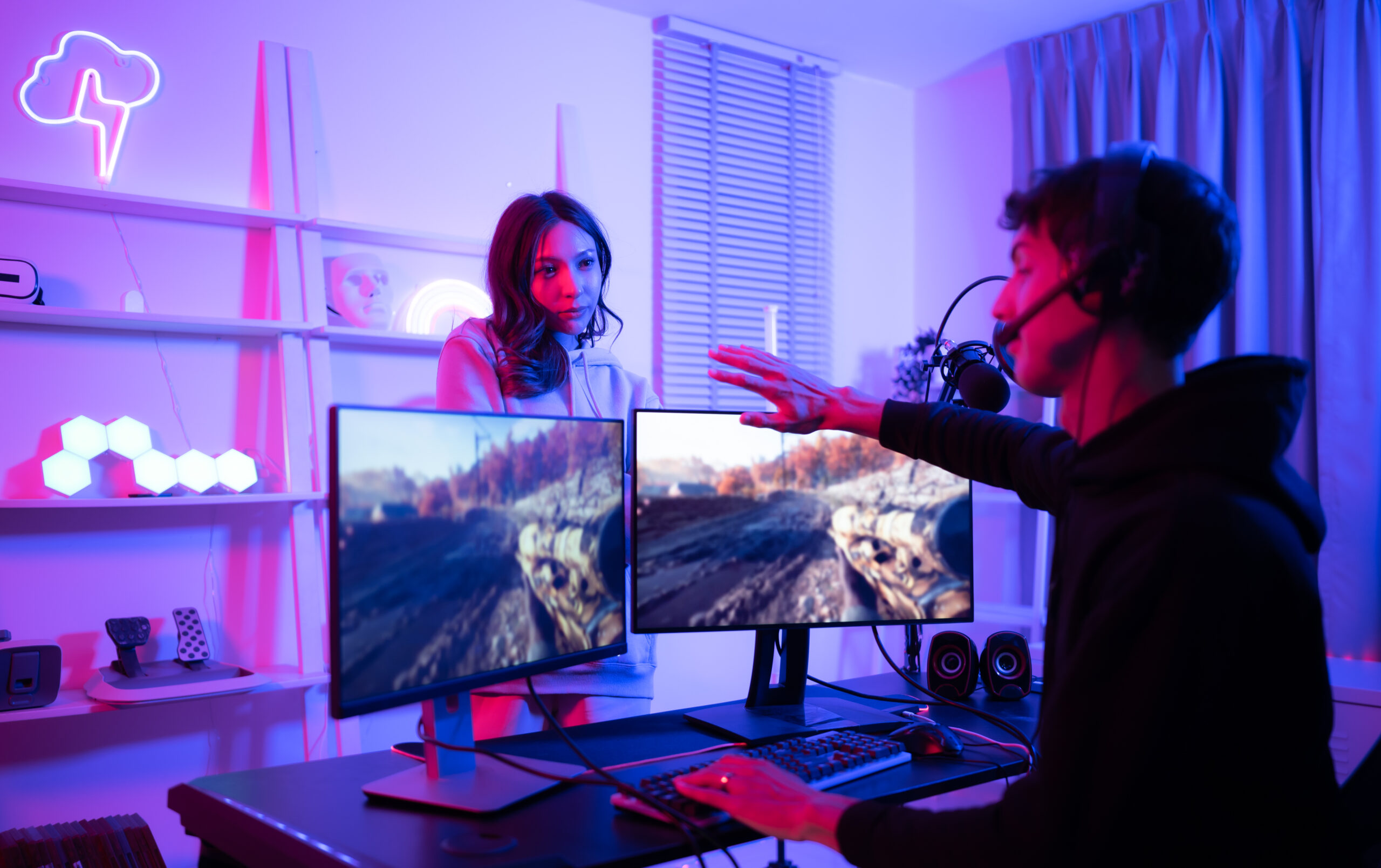 Dual Monitor Setup for Streaming, Better Multitasking and Control